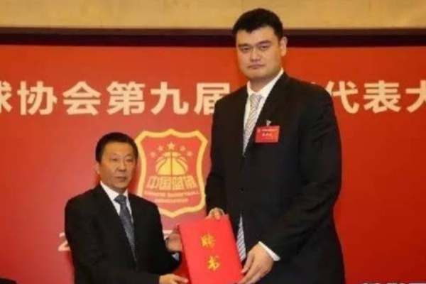 姚明什么時候擔任的籃協主席？