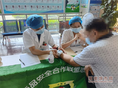 情暖百姓 健康同行 伍醫(yī)義診惠民行，服務(wù)百姓筑安康